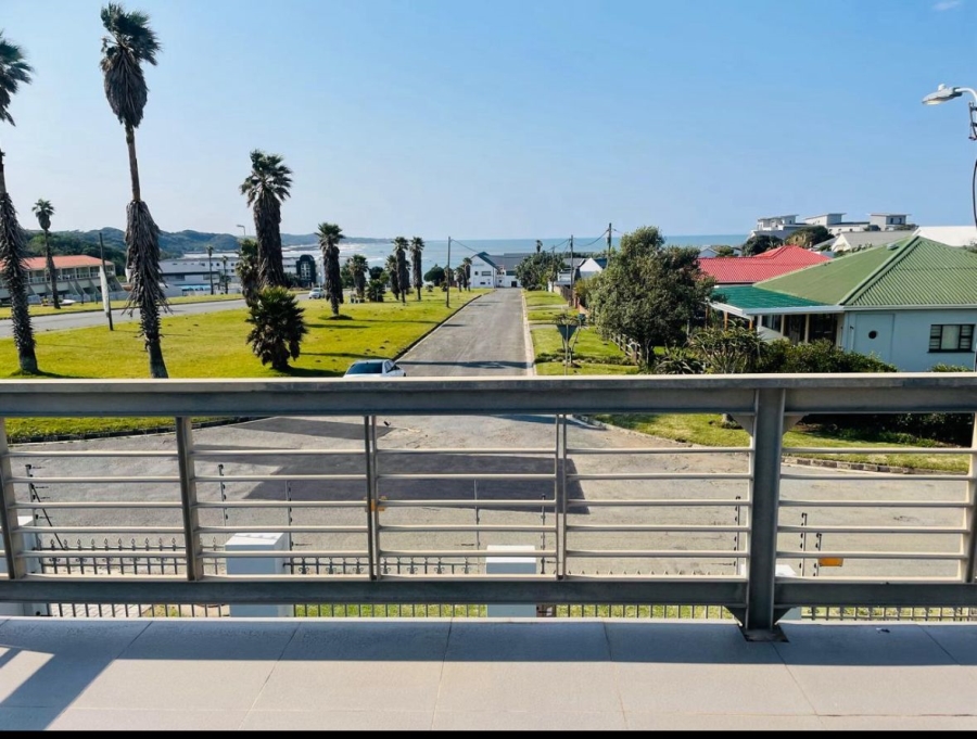 5 Bedroom Property for Sale in Gonubie Eastern Cape